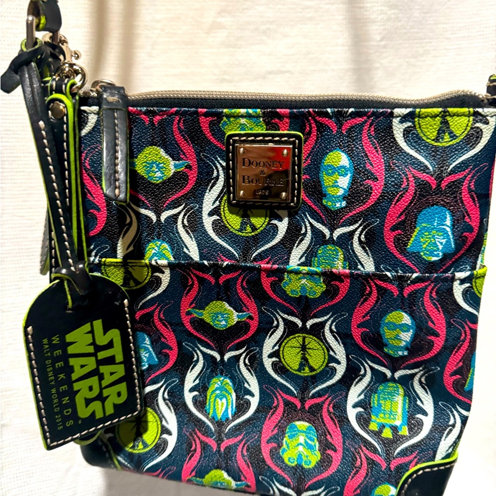 Disney Dooney & Bourke Star Wars weekend crossbody. Used.
BOTTOM PRICE!